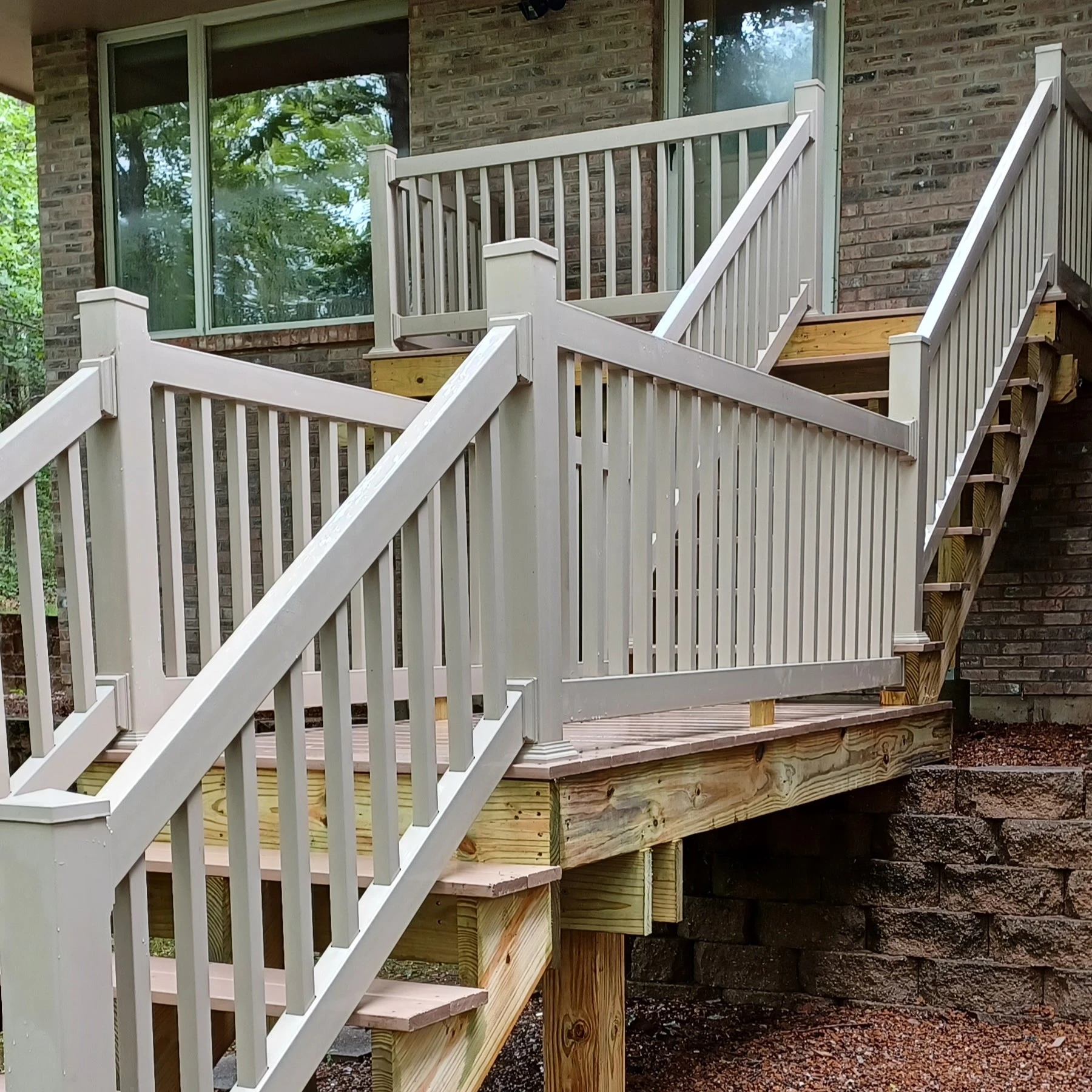 Multi-level deck stairs